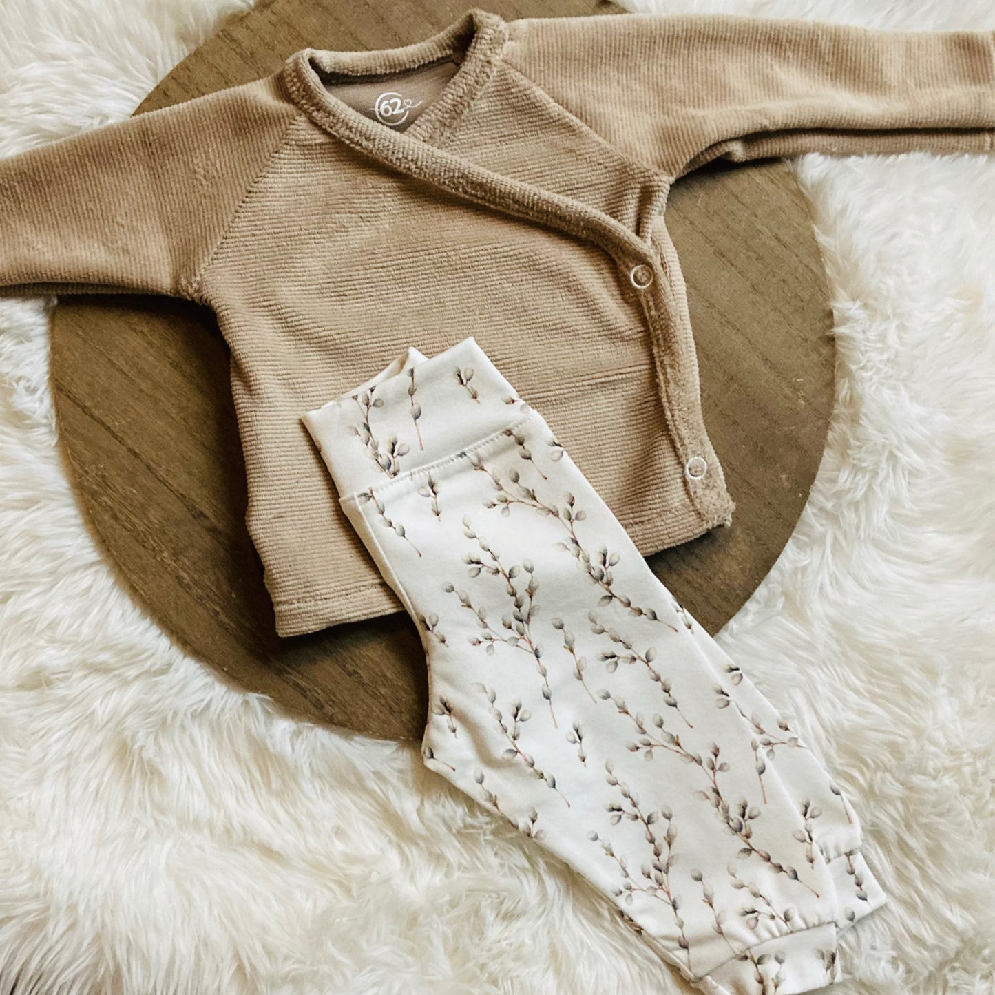 Zachte zandkleurige ribvelours