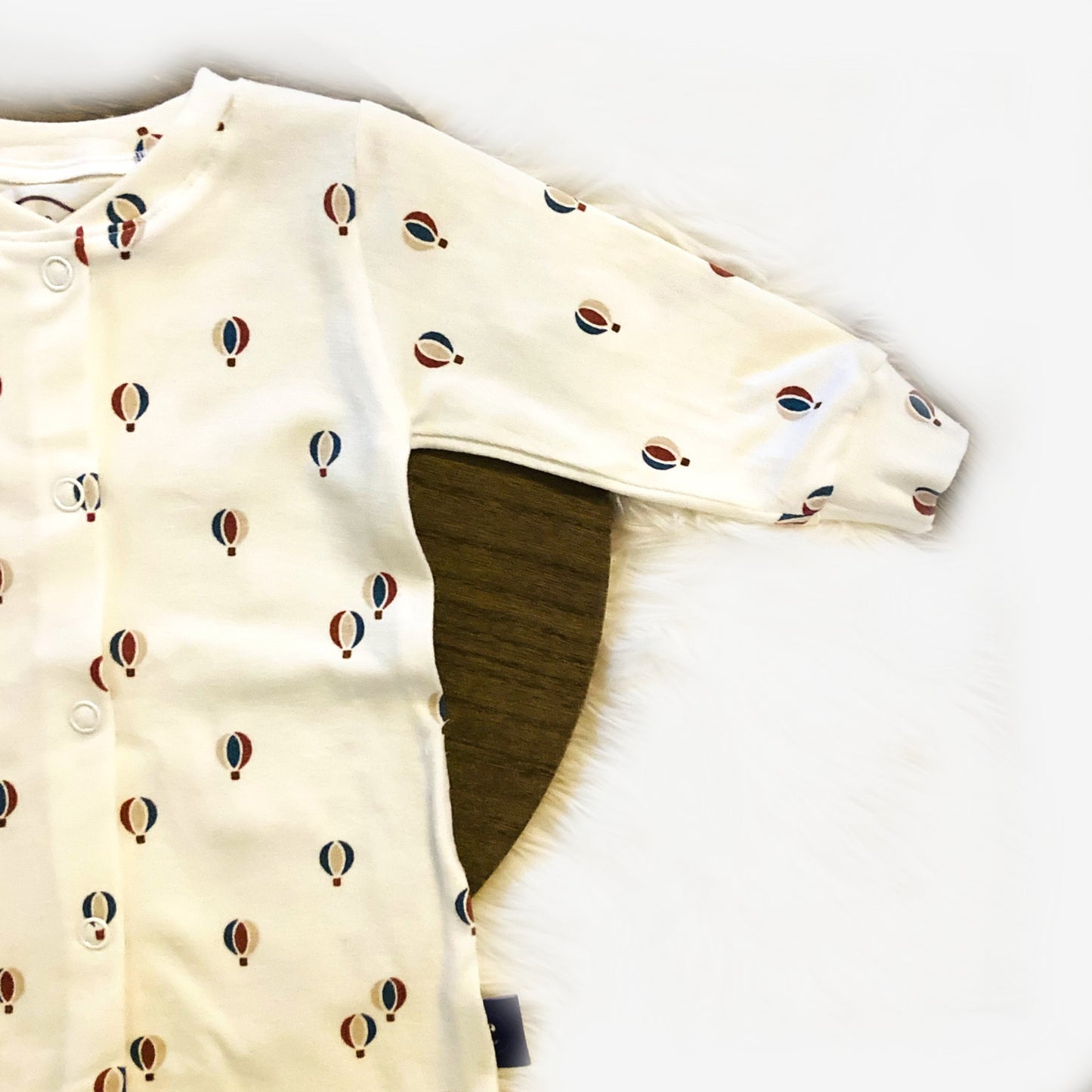 Armdetail van Babypakje boxpakje Luchtballon; handgemaakte duurzame babykleding van webshop Cuteez