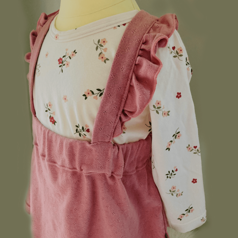 Babyset Lisa - Duurzame babykleding van Cuteez - Donkerroze jurk met ruches en bloemenprint longsleeve voor baby's en peuters.