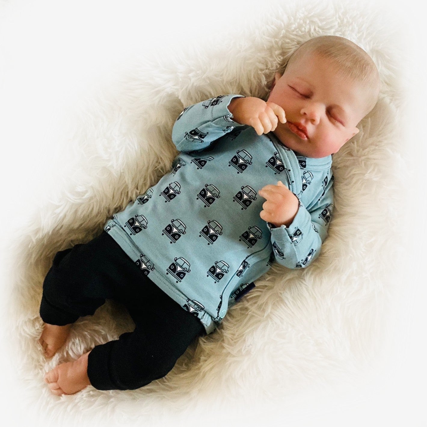 Dreiteiliges Babyset Luuk. Größe 50. Handgefertigte Babykleidung.