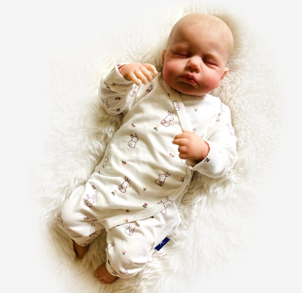 Schattig boxpak en mutsje met klein Haasje. Lieve meisjes baby kleding duurzaam handgemaakt van webshop Cuteez.