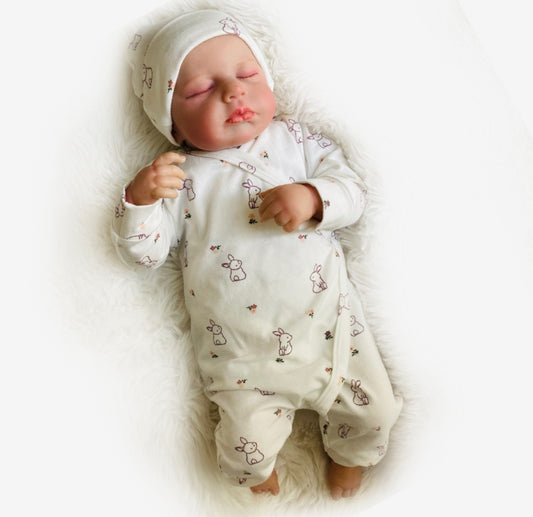 Schattig boxpak en mutsje met klein Haasje. Lieve meisjes baby kleding duurzaam handgemaakt van webshop Cuteez.