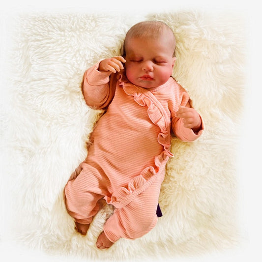 Baby draagt Heerlijke perzikkleurige overslagromper boxpakje babypakje meisje ruffle. Handgemaakte babykleding van webshop Cuteez. 
