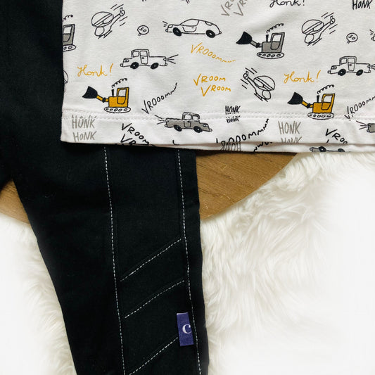 Detail van Zwarte joggingbroek duurzame handgemaakte baby- en kinderkleding van webshop Cuteez