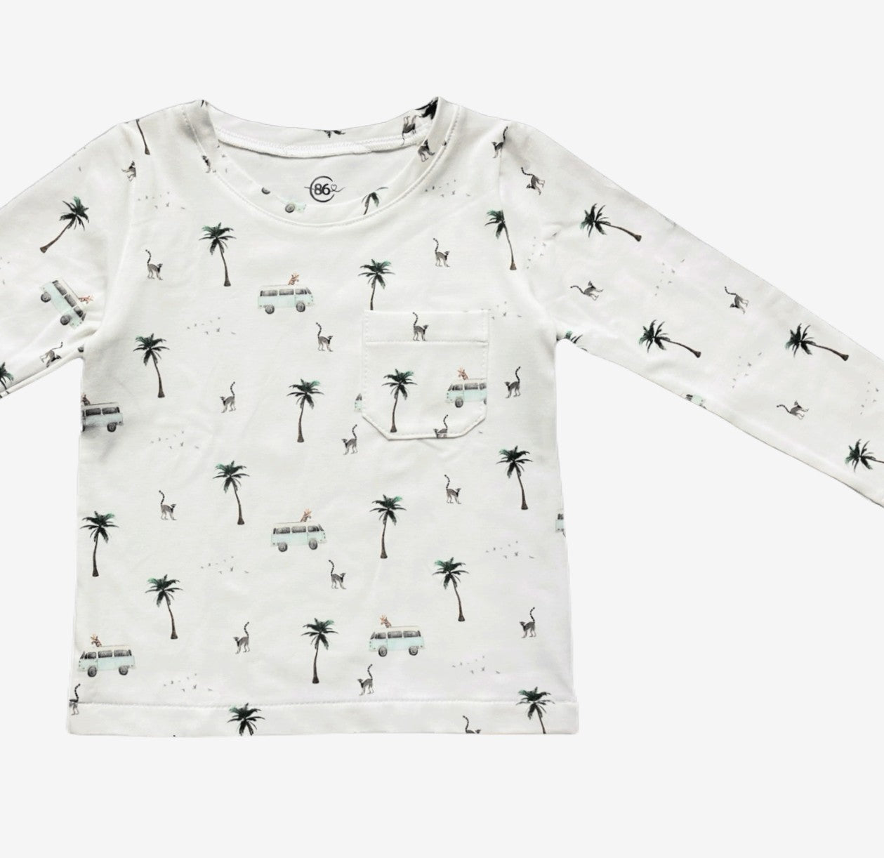 Flatlay van Longsleeve Safari van webshop Cuteez. Speelse mooie kwaliteit jongens tshirt lange mouw van webshop Cuteez.