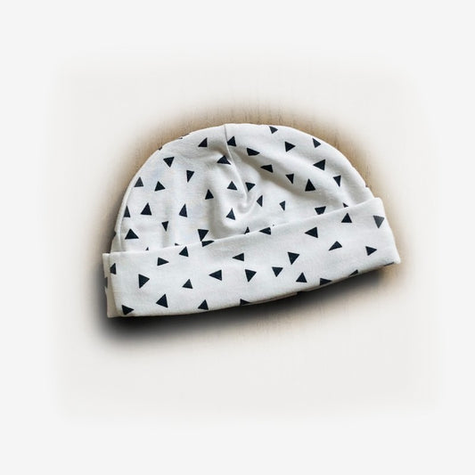 Mutsje Triangle wit. Handgemaakte duurzame babykleding van webshop Cuteez