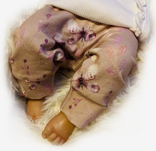 Broekdetail met vlinderprint van Babyset Vlinder. Schattige mooie babyset driedelig. Duurzaam en handgemaakt van webshop Cuteez.