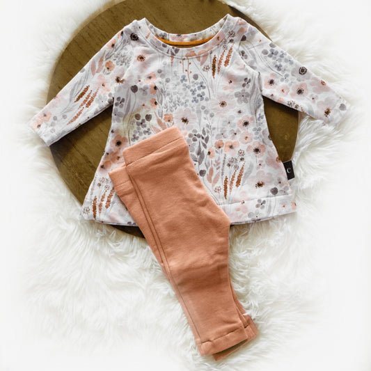 Two-piece baby set Brown leaves. Size 50-62. Handmade baby clothes.