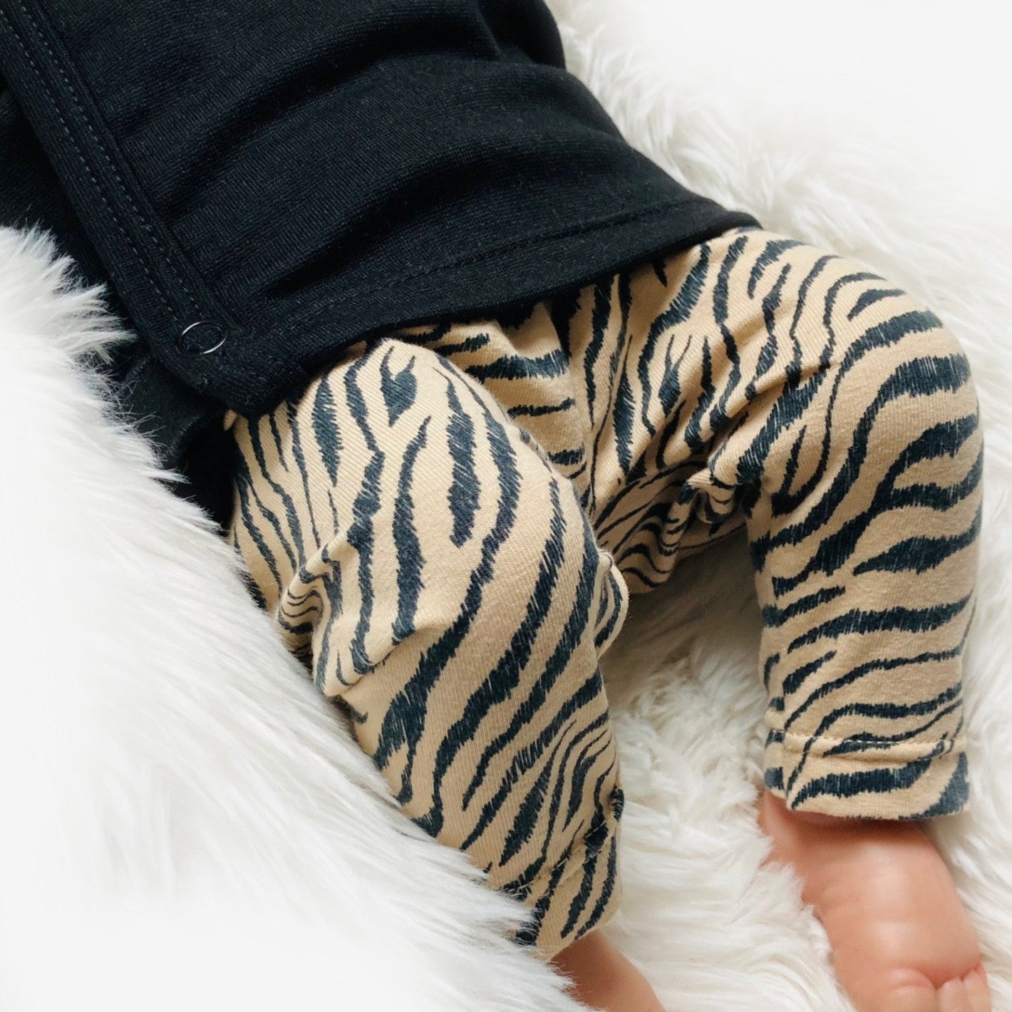 Two-piece set Panther. Size 50-62. Handmade baby clothes.