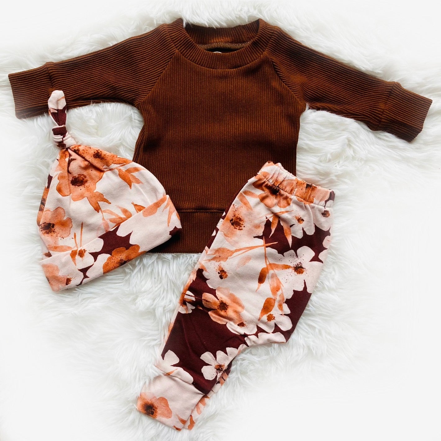 Two-piece baby set Ruby. Baby sizes 56-68. Handmade baby clothes.