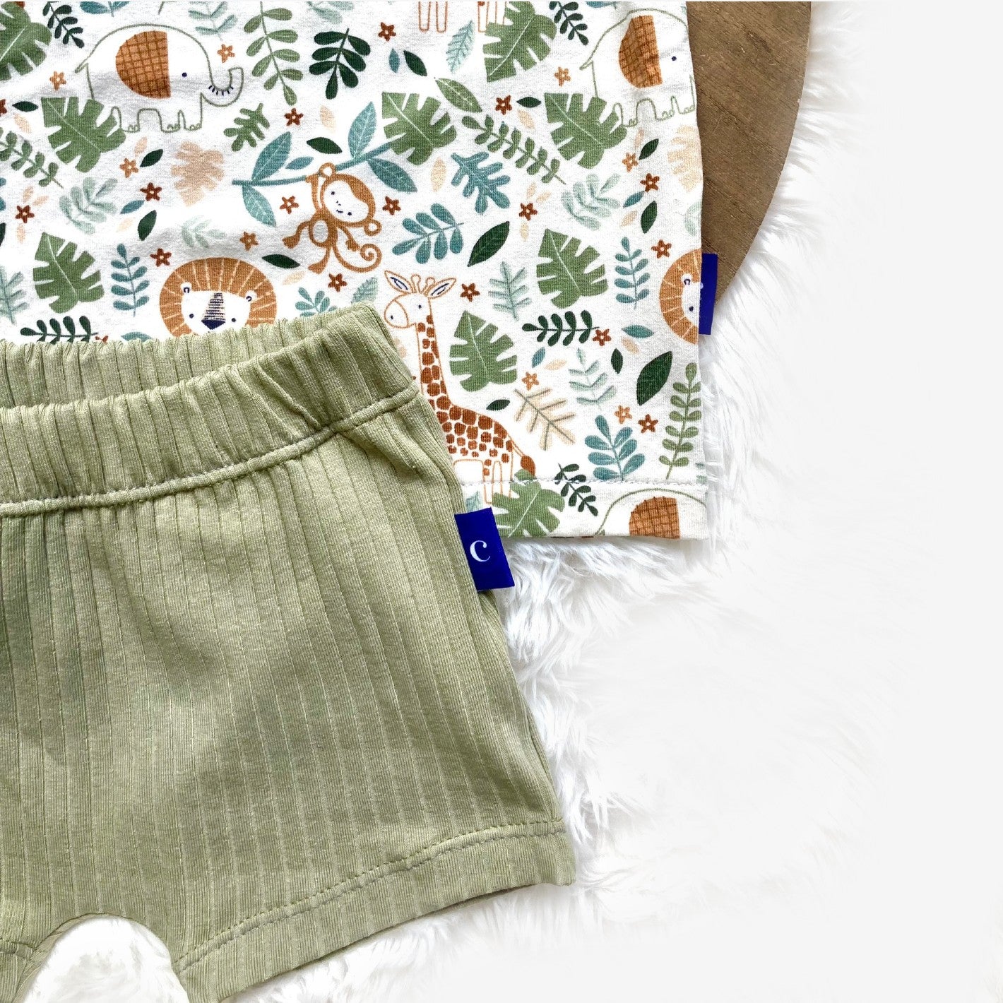 Zomerset Safari. Kindermaten 50-104. Handgemaakte kinderkleding.