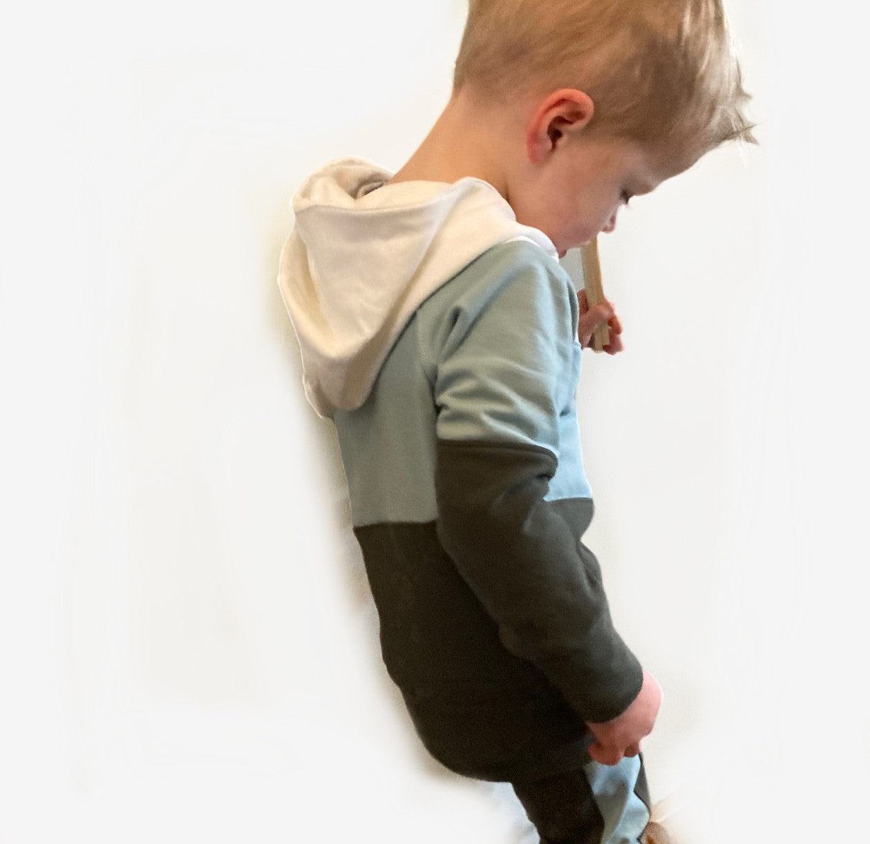 Achterkant van Trui hoodie Block. Leuke stoere jongenstrui kleding duurzaam handgemaakt van webshop Cuteez