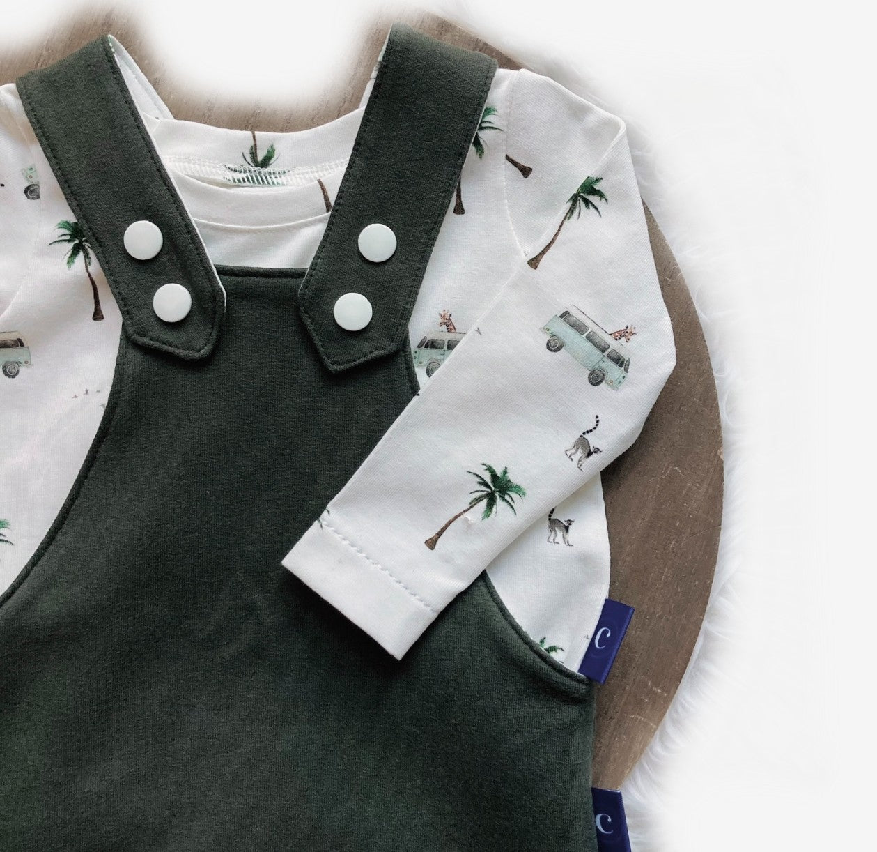 Detail van Set tuinbroek & longsleeve jongen babykledingduurzaam handgemaakt van webshop Cuteez