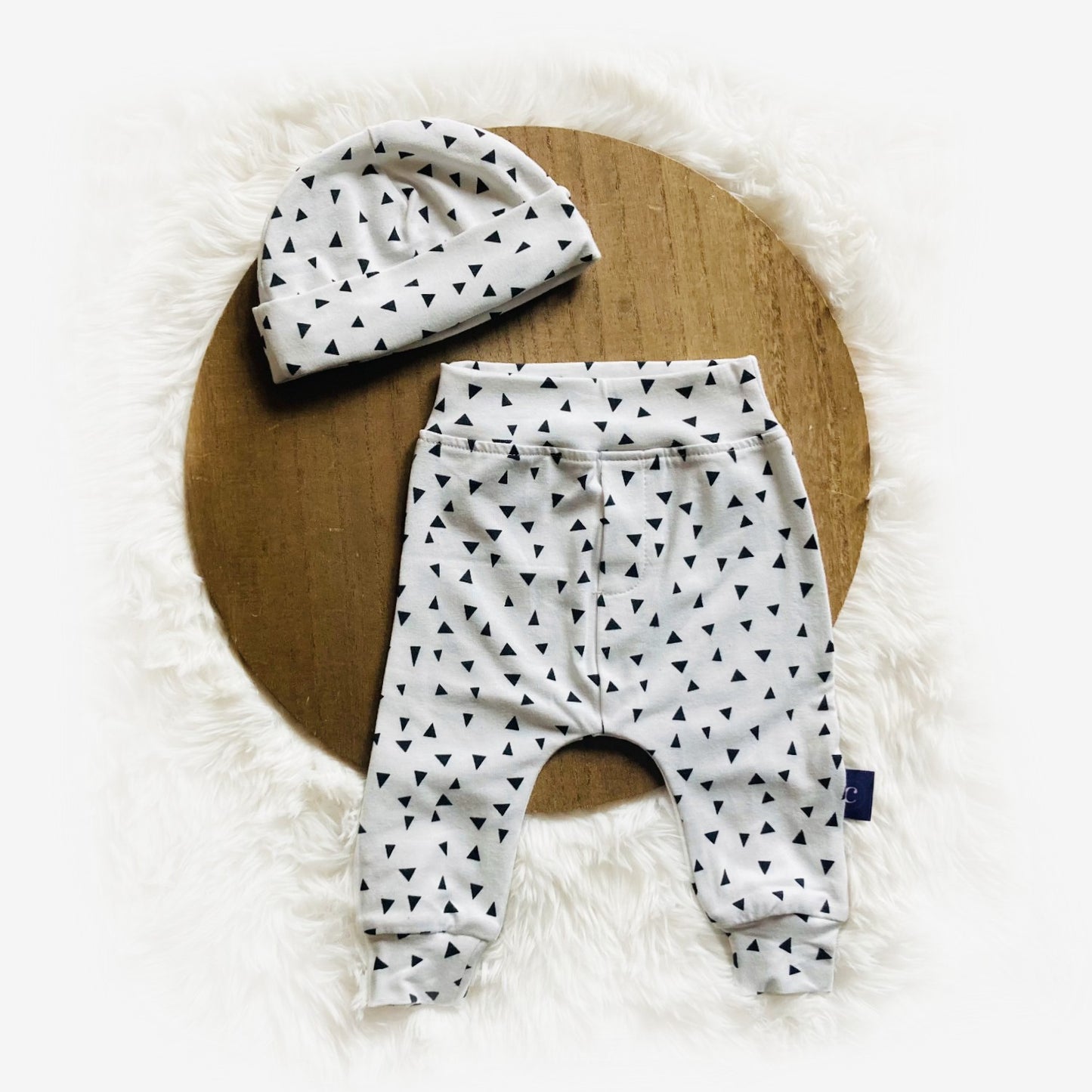 Tweedelige babyset Triangle. Duurzame handgemaakte babykleding van webshop Cuteez