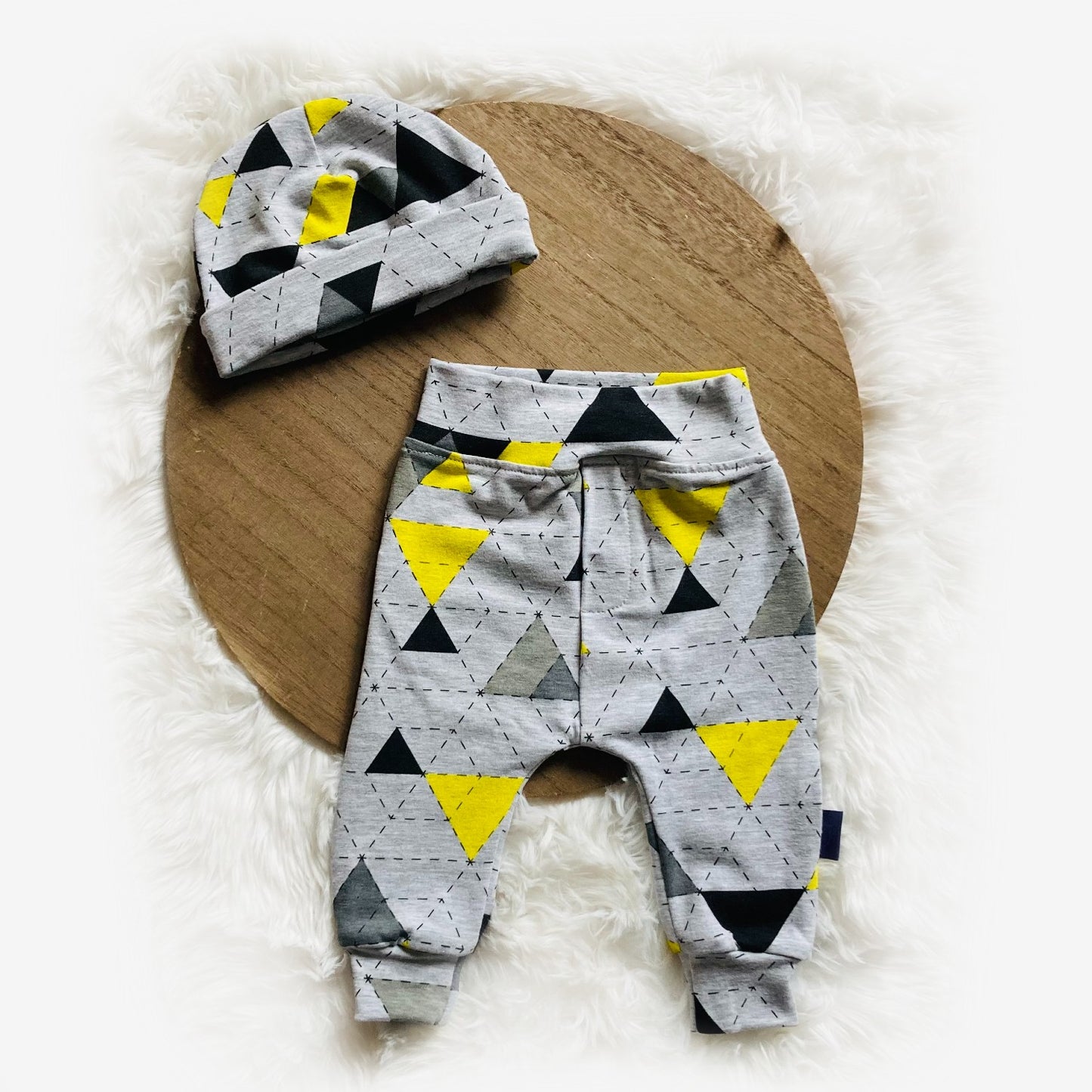 Tweedelige stoere babyset babymaten 50-80. Handgemaakte duurzame babykleding webshop Cuteez