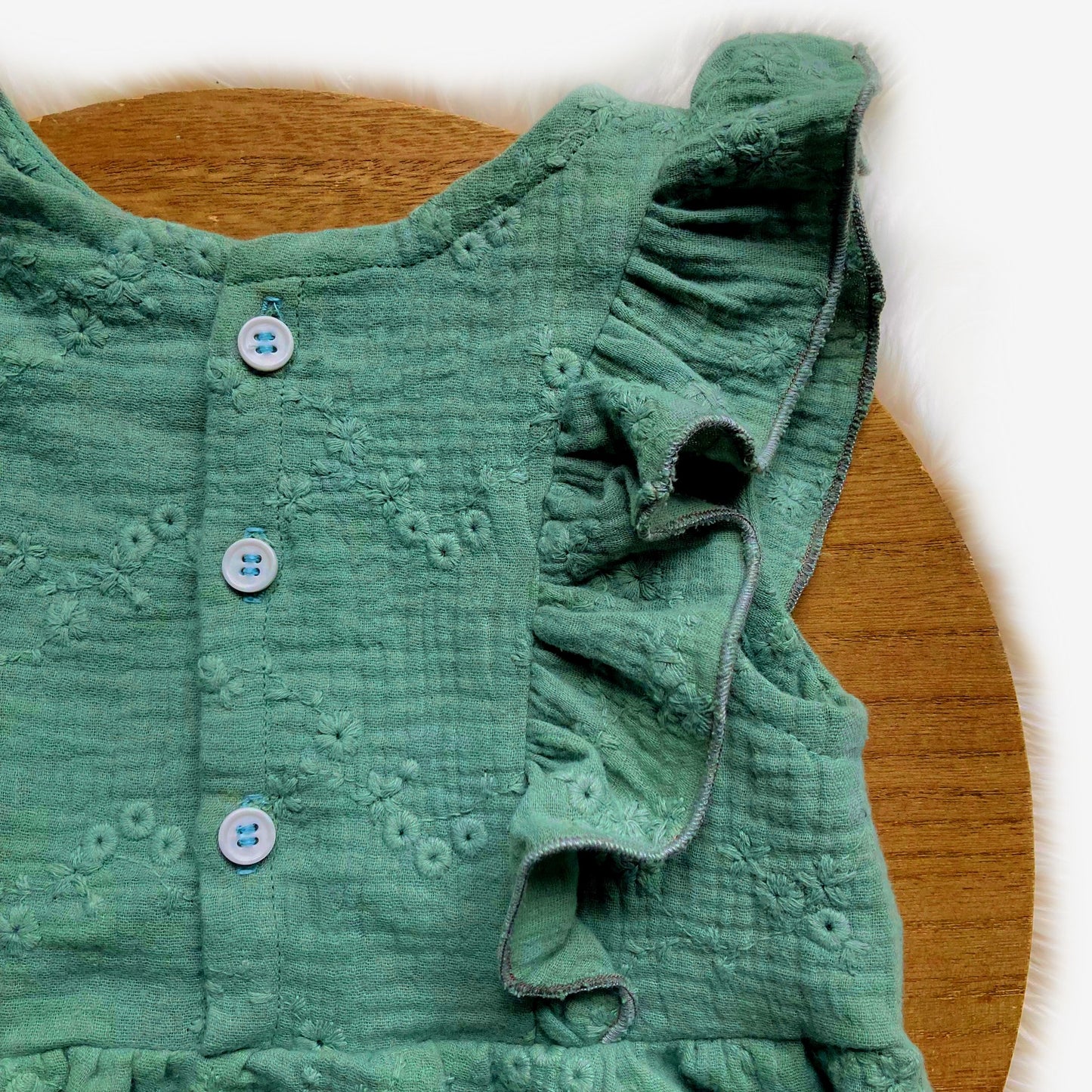 Rugdetail van Zomerpakje Salie babymaten 62 68 74 80. Duurzame handgemaakte babykleding meisjes kleding zomer van webshop Cuteez