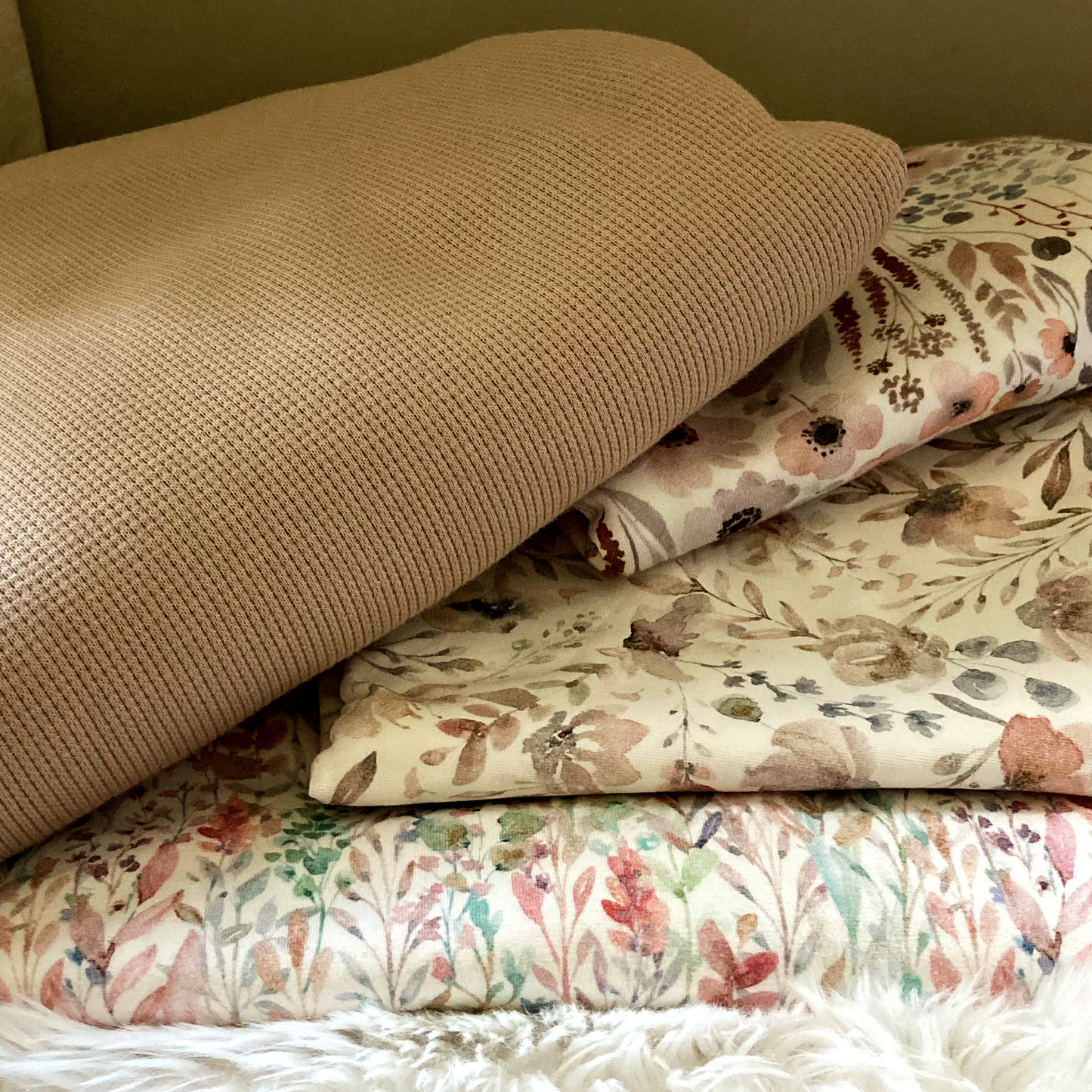 Soft green jersey with white blades of grass