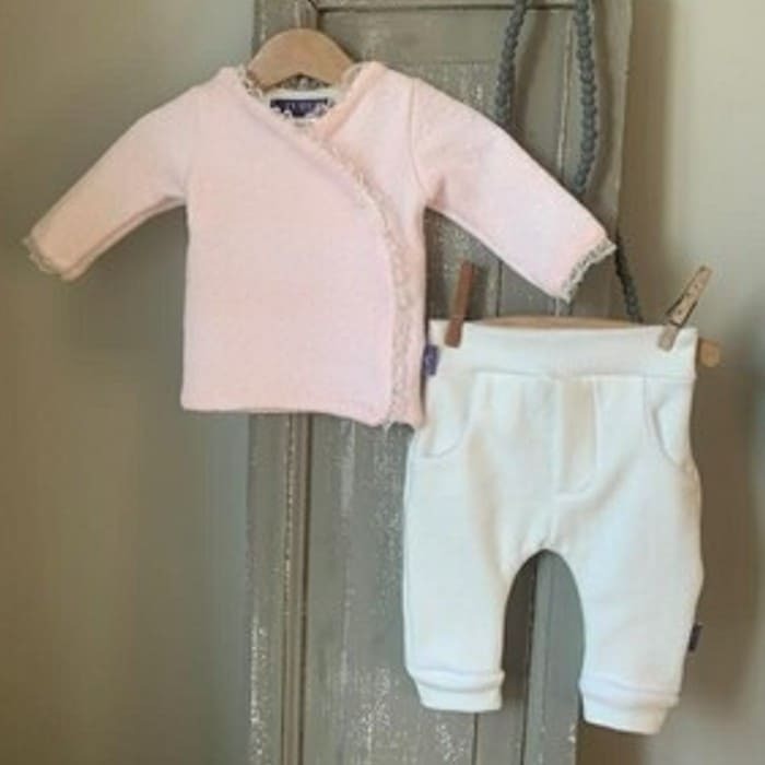 Collage van Truitje warm en broekje White. Maat 50-92. Handgemaakte babykleding. Online - Handgemaakte kinderkleding; duurzame babykleding