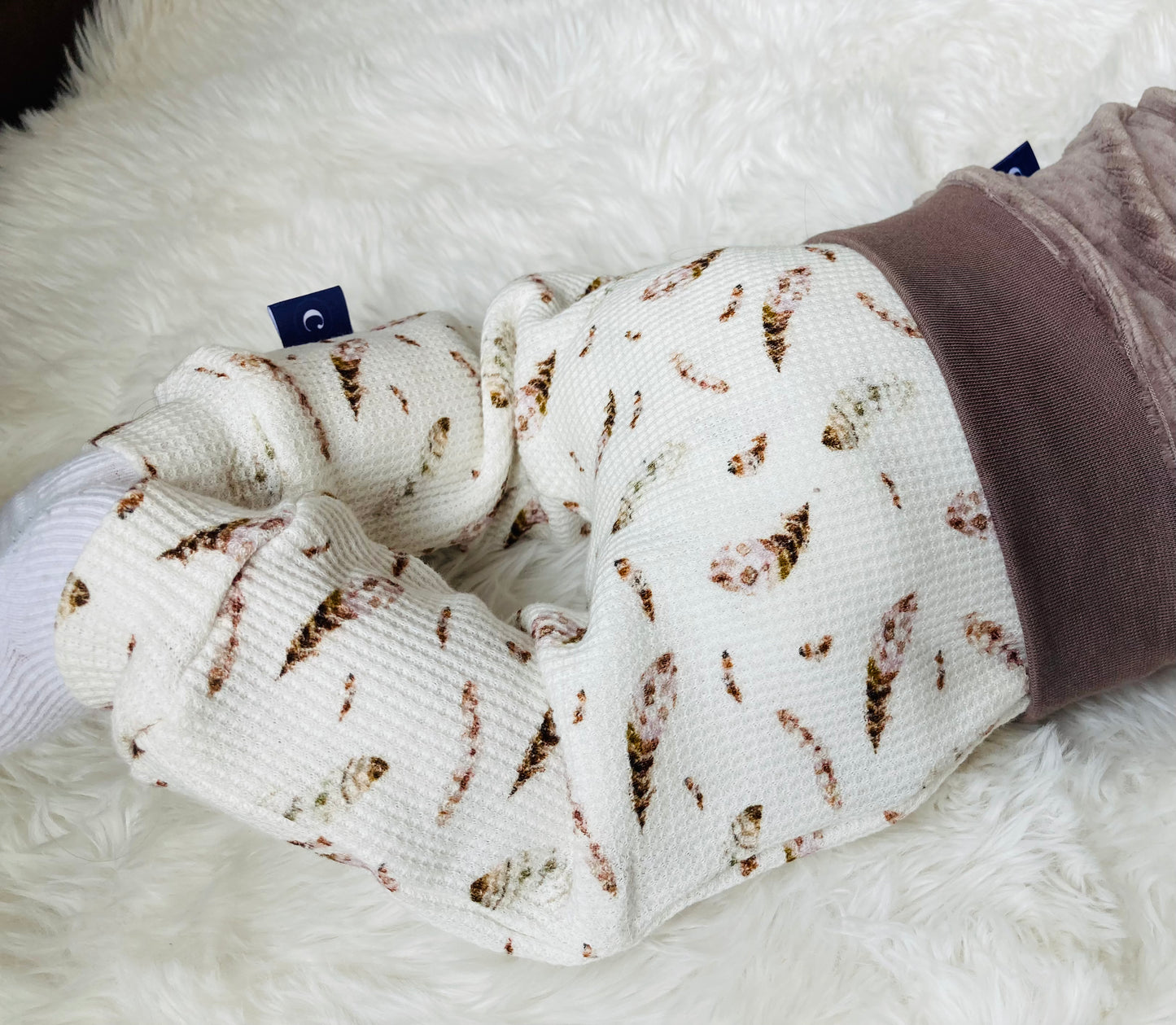 Tweedelige Babyset Feather. Maat 68. Handgemaakte babykleding.