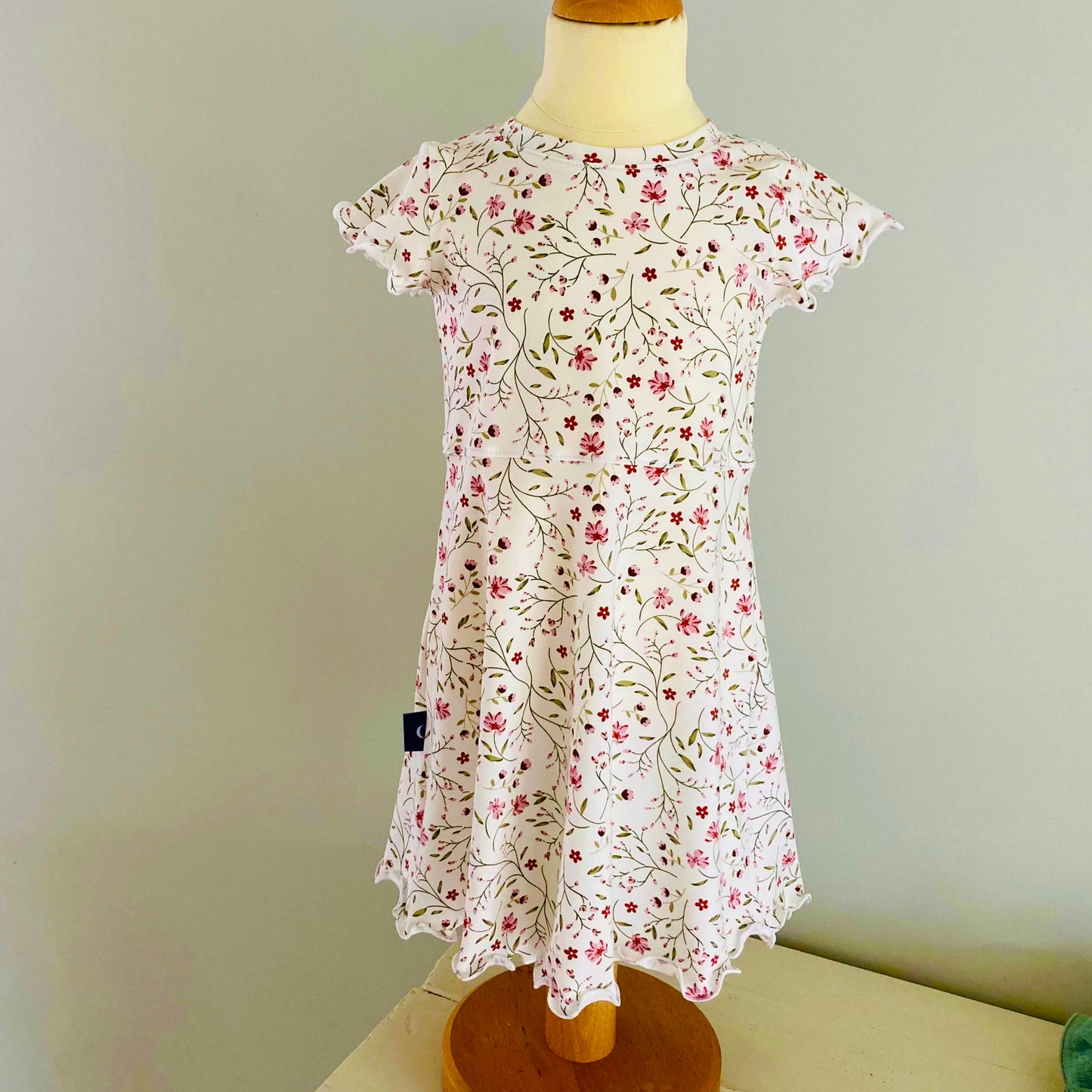 Knee-length summer dress Roos. Children's sizes 62-146. Handmade children's clothing.