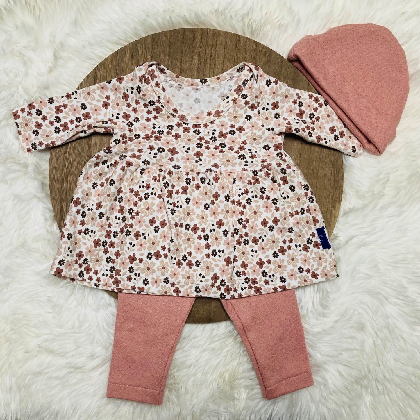 Dreiteiliges Babyset Babyblumen. Größe 50-80. Handgefertigte Babykleidung.