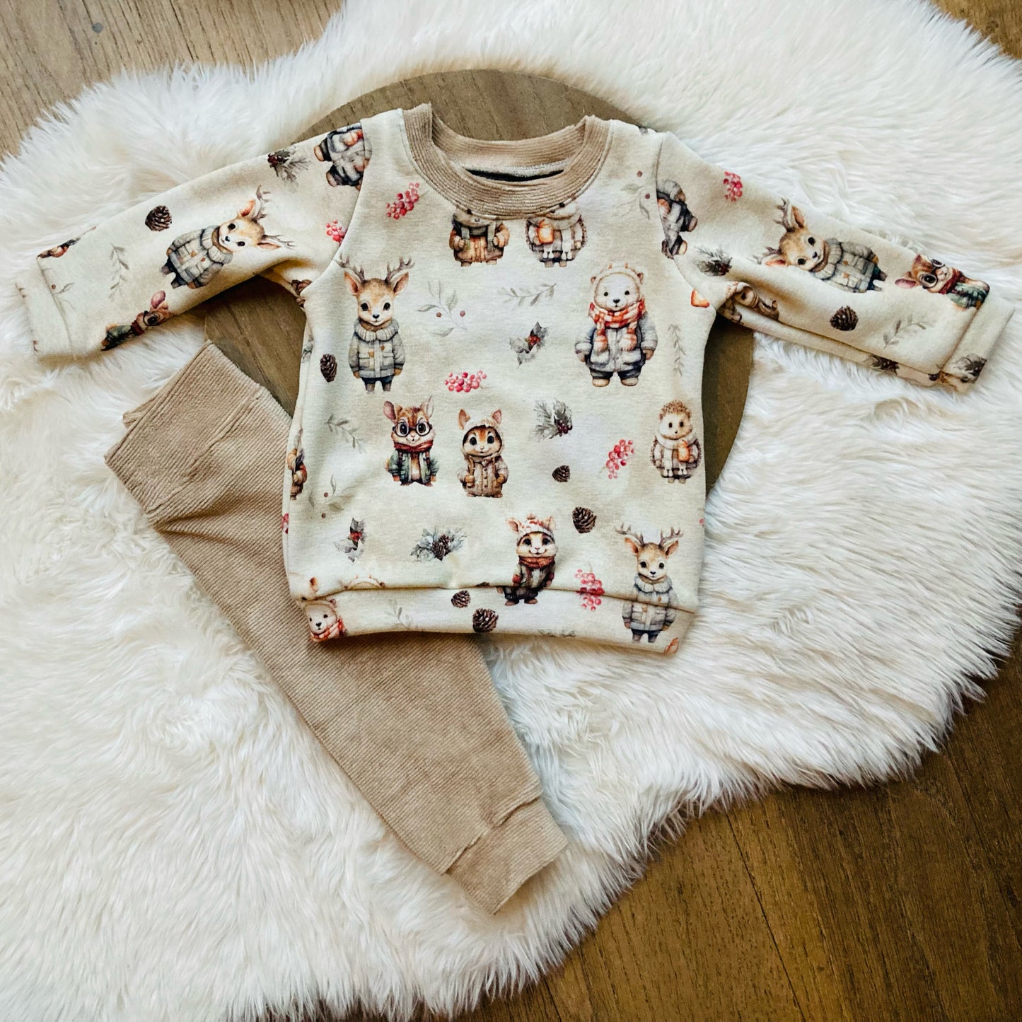 Babybroekje Ribvelours zand. Maat 44-92. Handgemaakte babykleding.