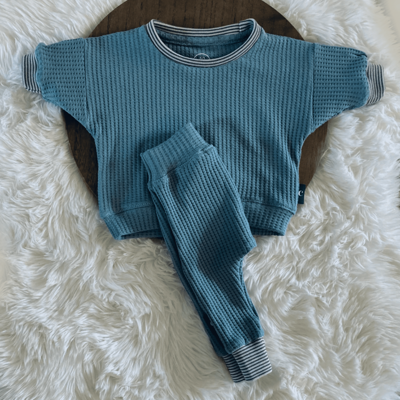 Ontdek onze Tweedelig jongens babyset Stoerr, het perfecte voorbeeld van handgemaakte babykleding en duurzame kinderkleding online. Verkrijgbaar op Cuteez