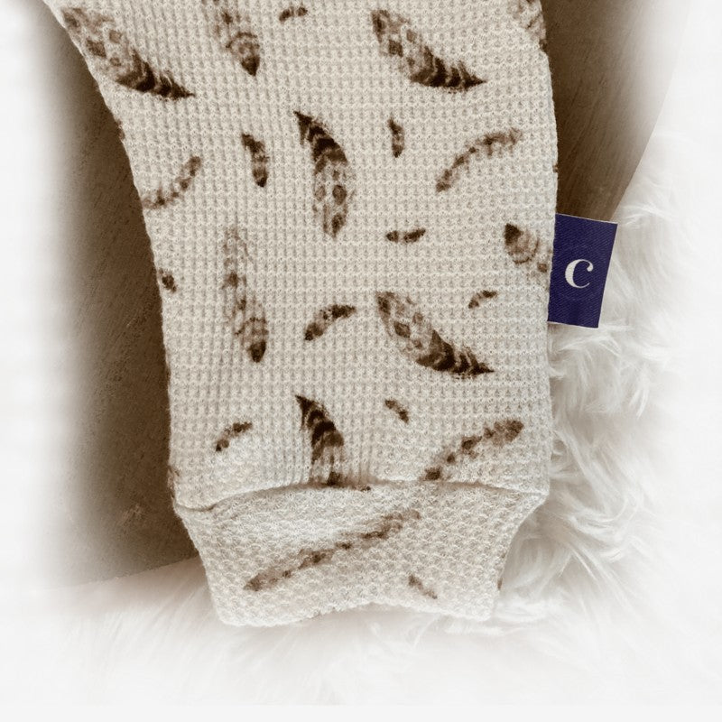 Detail van Babybroekje Feather unisex handgemaakt duurzaam webshop Cuteez