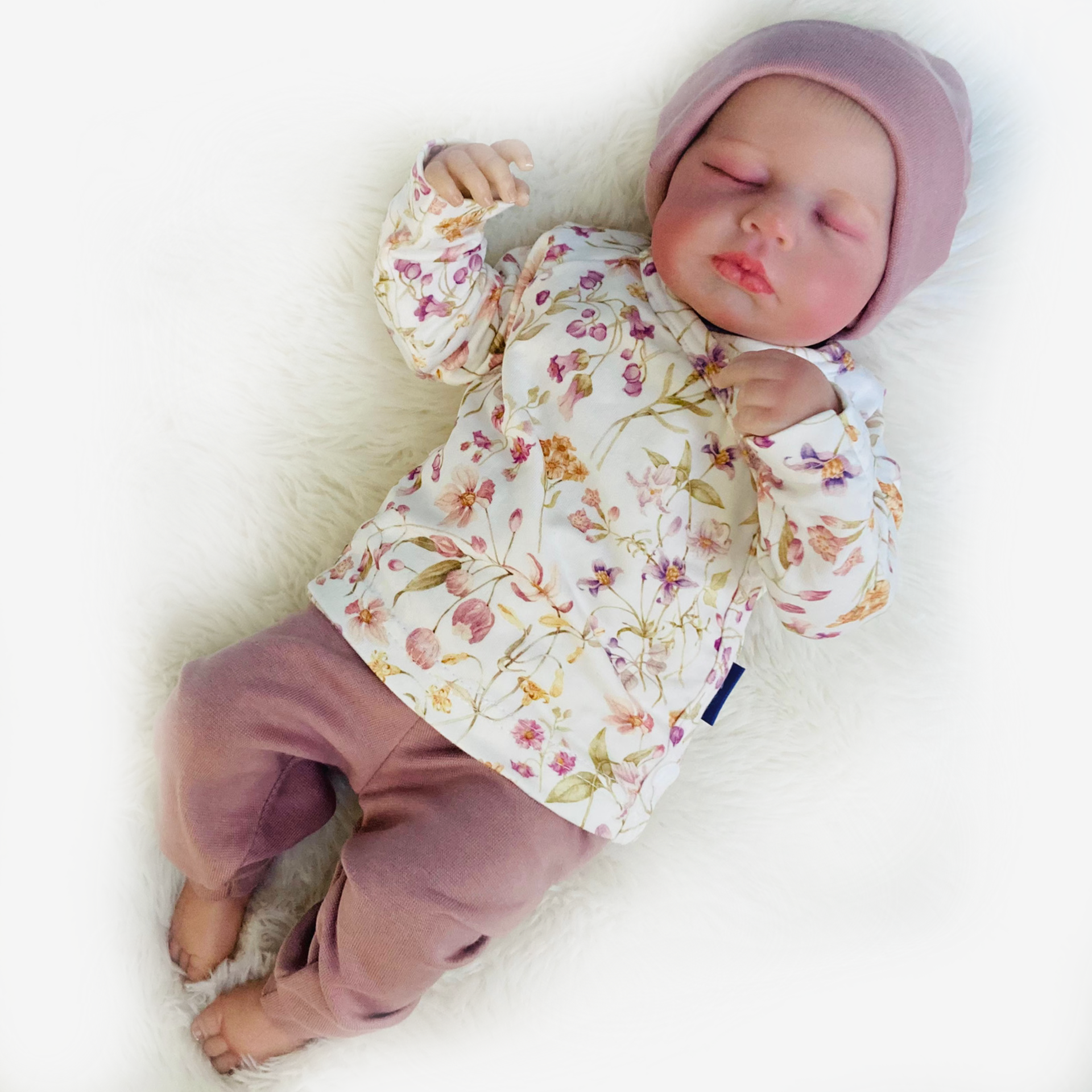 schattige driedelige babyset meisje gebloemd mauve prematuur newborn