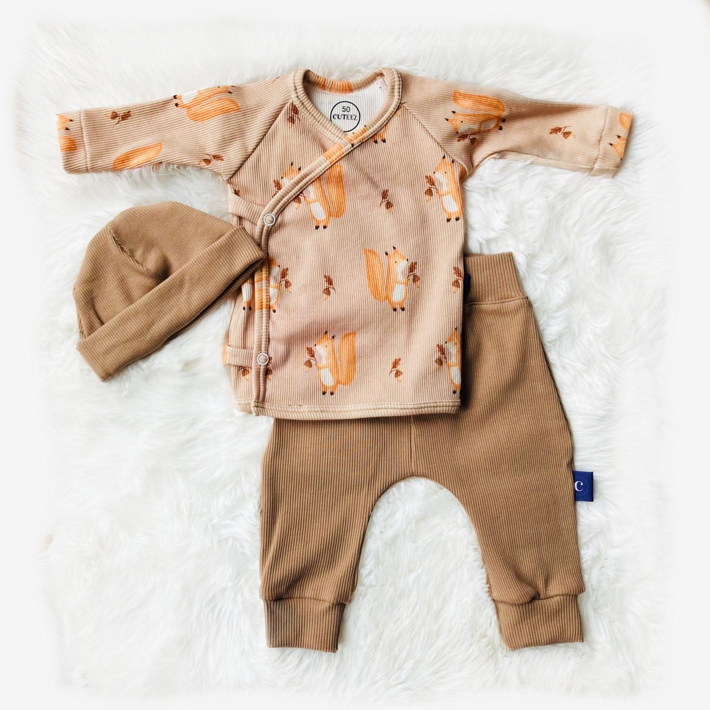Driedelig setje Eekhoorn. Unisex handgemaakte duurzame babykleding maat 50-80. Webshop Cuteez. 