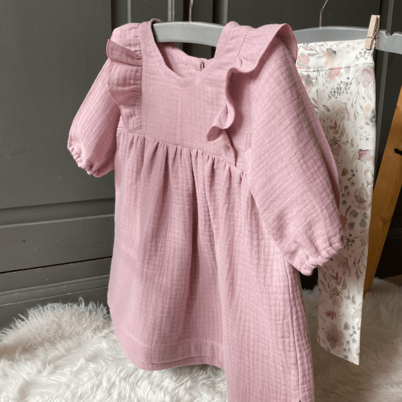 Stijlvolle ruffle dress voor kinderen op Cuteez, de kinderkleding webshop.