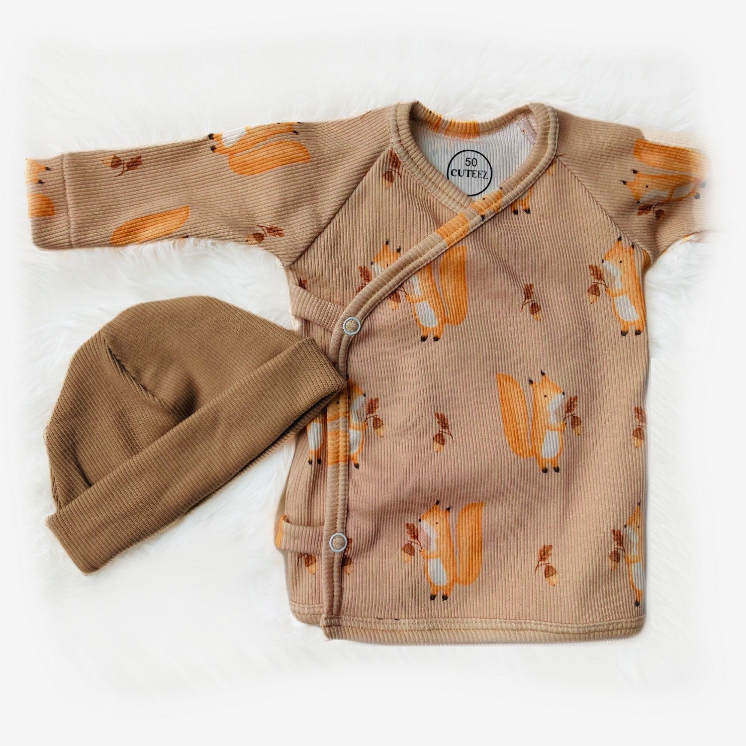 Detail van Driedelig setje Eekhoorn. Unisex handgemaakte duurzame babykleding maat 50-80. Webshop Cuteez2