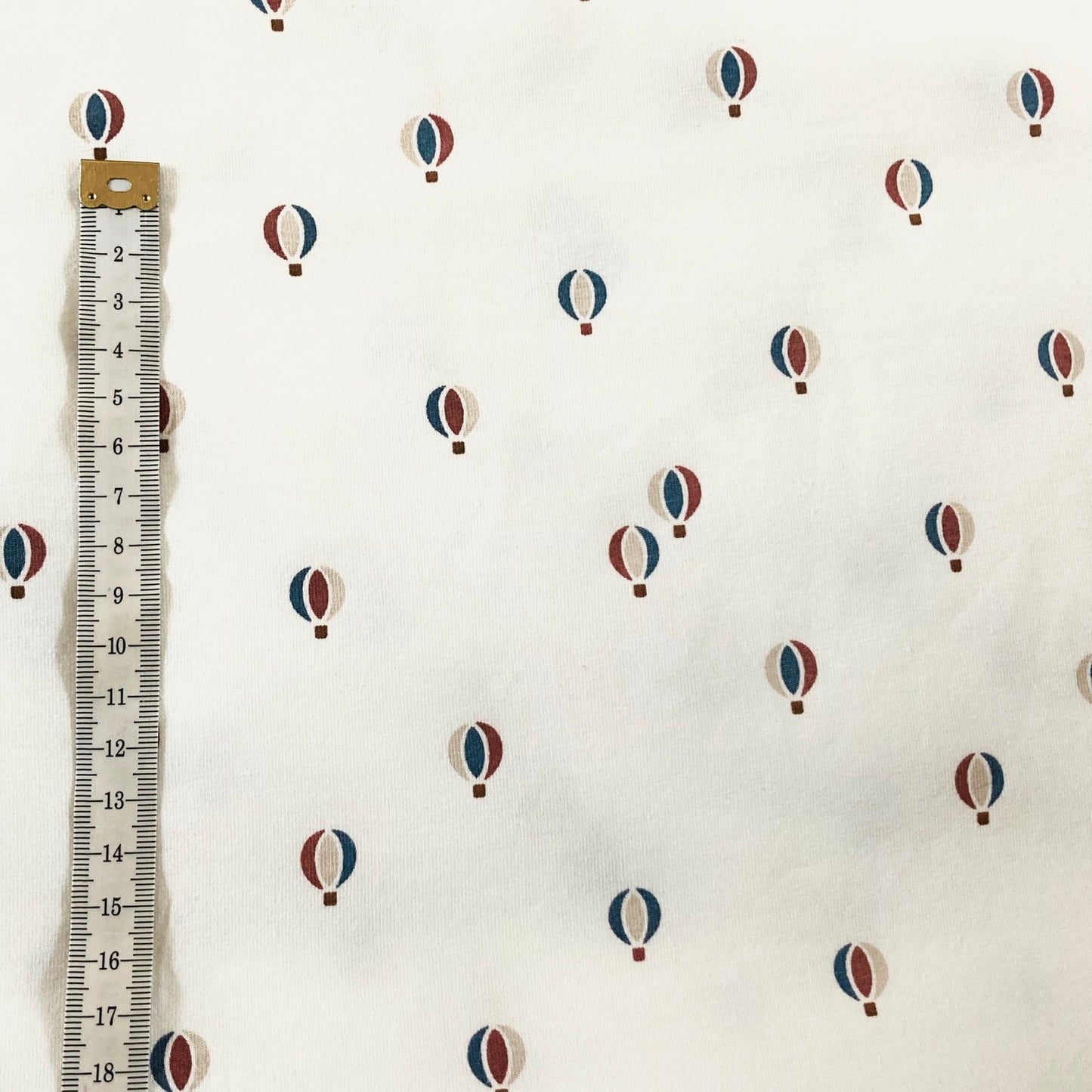 Kwaliteitstricot met luchtballon print. Kies deze tricot om de leukste duurzame baby- en kinderkleding samen te stellen bij webshop Cuteez!