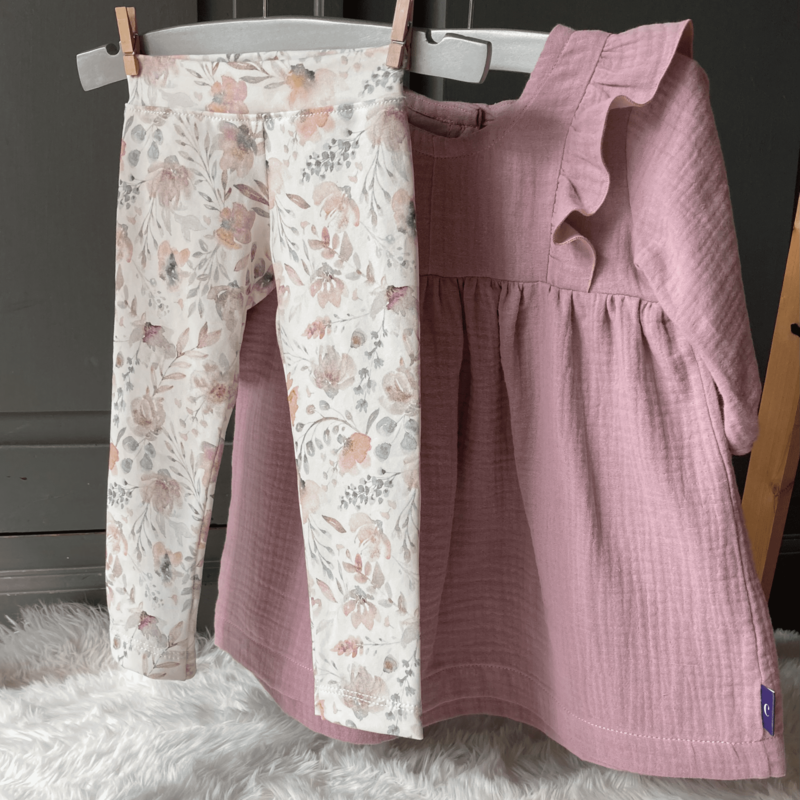 Hippe tricot legging Aquarel, past perfect bij onze ruffle dress op Cuteez. Duurzame handgemaakte kinderkleding van kinderkleding webshop Cuteez.