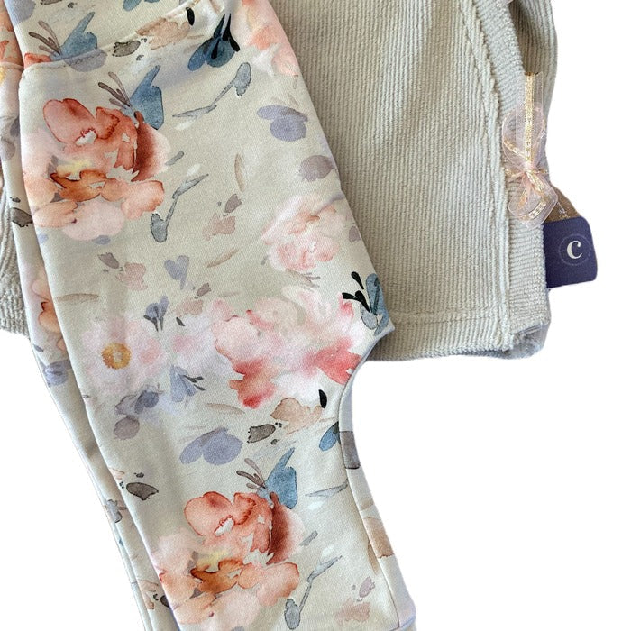 Detail van Baby broekje Rose. Maat 44-92. Handgemaakte babykleding. Online - Handgemaakte kinderkleding; duurzame babykleding